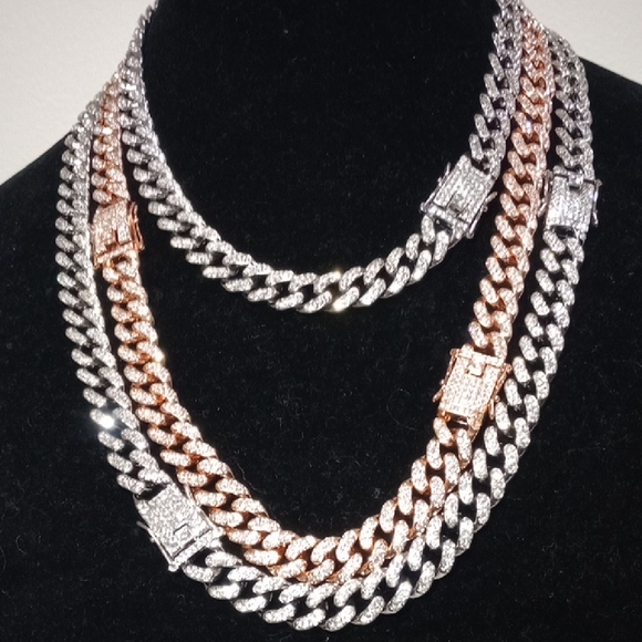 Elegant Two-Tone Chain Necklace red rose & white 18\
